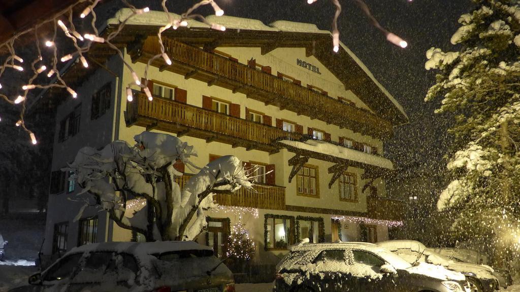 Hotel Bellaria - กอร์ตินาดัมเปซโซ ภายนอก รูปภาพ